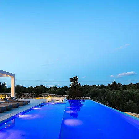 Terra Infinity Views & Golden Sunsets
